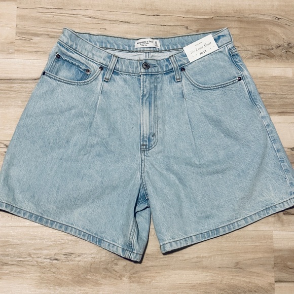 NWT High Rise Loose Short Abercrombie & Fitch Jean Denim Shorts - light wash - Picture 3 of 8
